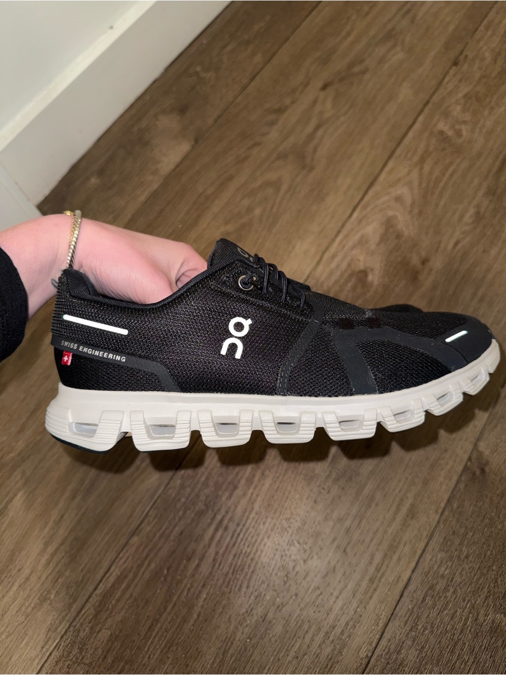 NWOT On Cloud 6 Women’s Sneakers
